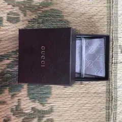 ブランドの箱と巾着