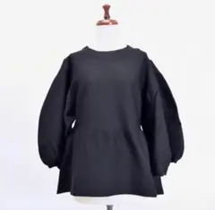 ボリュームスリーブペプラムニット