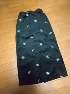 しまむら omi 刺繍ベロアスカート