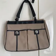 『最終値下げ』Tod'sベージュ キャンバス バッグ フロントポケット付き