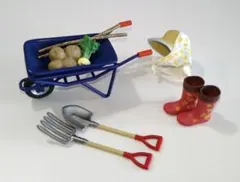 リーメント　ミニチュア　農作業ツールと野菜