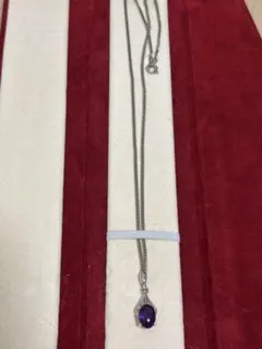 紫色ストーンのエレガントネックレス