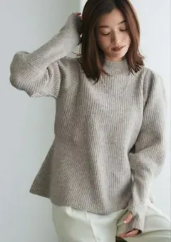 最終値下げ 未使用 Pierrotふんわりウォッシャブルサムホールペプラムニット