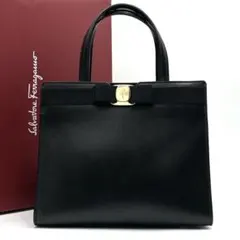未使用級● フェラガモ ハンドバッグ ヴァラリボン ロゴ 金具 ブラック レザー