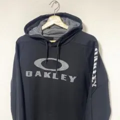 OAKLEY オークリー　刺繍ロゴ　マウンテンパーカー OAKLEY オークリー 刺繍ロゴ マウンテンパーカー