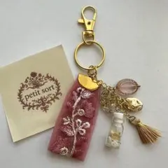 【2つで1200円】インド刺繍リボンキーホルダー　ドライフラワー　No.411