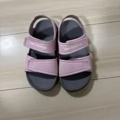New Balance ピンク サンダル　キッズ