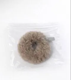 新品未使用 ファーシュシュ ベージュ ふわふわ 大人可愛い ヘアゴム