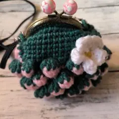 苺のがま口ポーチ