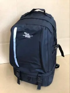 新品未使用　送料無料　男女兼用上下2層式リュックサック　バックパック　ブラック