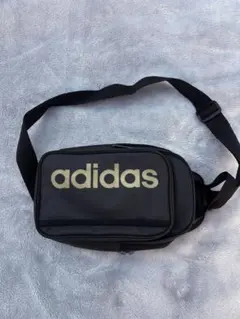 adidasボディバッグ黒ワンショルダー斜め掛け男女兼用定番人気黒色系小物用定番