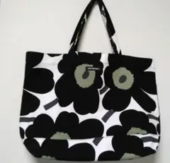 marimekko マリメッコ トートバッグ 花柄　ブラックのサムネイル