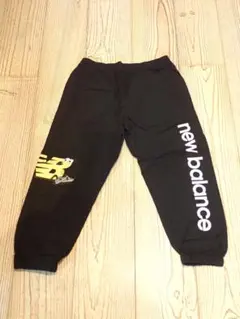 new balance 黒パンツ イエローロゴ ナイロンパンツ キッズ140