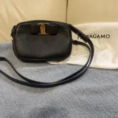 Ferragamo ブラックショルダーバッグ