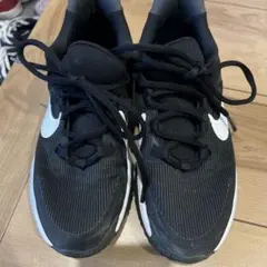 Nike スニーカー ブラック ホワイトのサムネイル