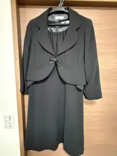 ブラックスーツ・ジャケットとドレスの3点セット　9号