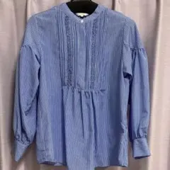 grove ピンタックボリュームスリーブブラウス　ブルー　ストライプ