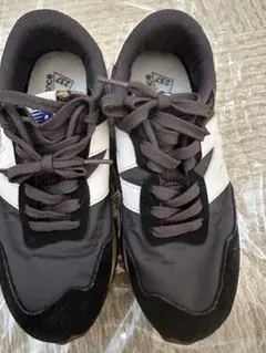 New Balance 327 グレー/ブラック スニーカー