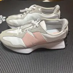 New Balance スニーカー ホワイト/グレー/ピンク327