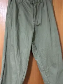 レディース　カーキ色パンツ　used