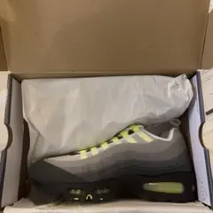 BOWEN Nike Air Max 95 フィギュア 2個セット シリアル無し - メルカリ