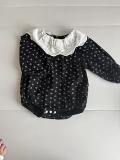 黒花柄ロンパース レース襟付き