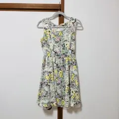 レストローズ　花柄ノースリーブひざ丈ワンピース　Mサイズ