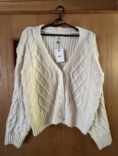 ケーブル編みカーディガン　タグ付き