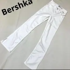 新品　Bershkaベルシュカ　白デニムパンツ　フレアジーンズ　EU36 US4