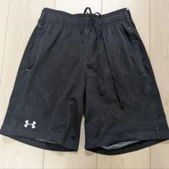 美品　UNDER ARMOUR　スポーツ　ハーフパンツ YLG