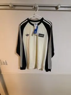 oasis adidas ロングTシャツ