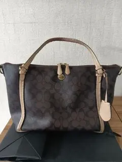 COACH ブラウンロゴショルダーバッグ