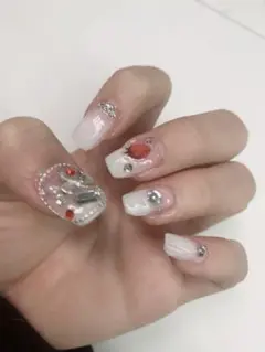 乳白色グラデーション　埋め尽くし　いちご　ストーン　ネイルチップ10本セット