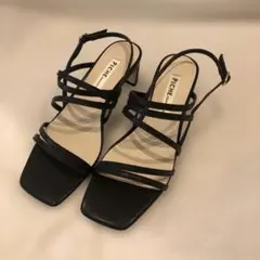 《未使用》PICHE ブラック ストラップサンダル