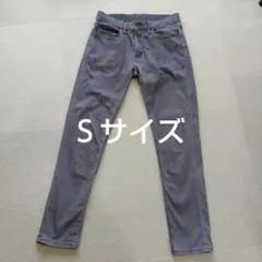 ユニクロ　ウルトラストレッチスキニーフィットカラージーンズ
