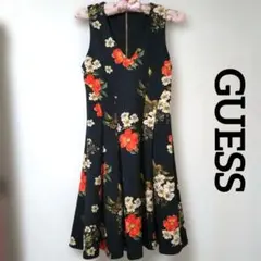 GUESS ゲス✮ブランドロゴ付　美シルエットフレアワンピース　ひざ丈のサムネイル