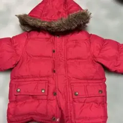 赤いフード付きアウター