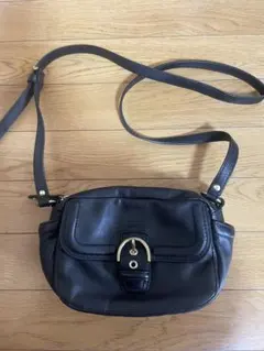 コーチ　カメラバッグ　ショルダーバッグ　レザー　黒　チャーム　軽量　ミニ