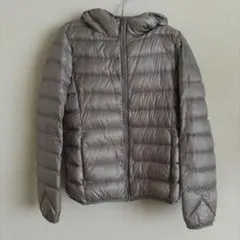 【美品】ライトグレー フード付き ダウンジャケット ウルトラライトダウンパーカ