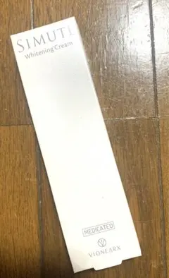 simute ホワイトニングクリーム　美容クリームのサムネイル