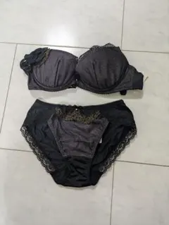 Wacoal黒いブラジャーショーツセット