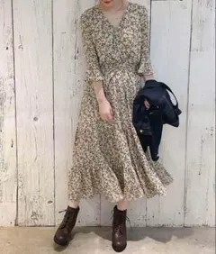 NICE CLAUP ティアードロングワンピース　花柄　フリーサイズ