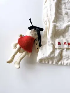 MARNI 人形型チャーム オリジナル巾着袋付きのサムネイル
