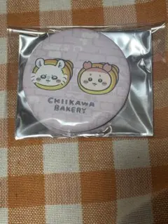 ちいかわベーカリー　トレーディングマット缶バッジ　モモンガ　古本屋