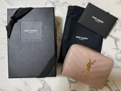 Saint Laurent ピンクベージュ 二つ折り財布のサムネイル