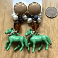 一点物 ヴィンテージボタンと馬のピアス