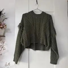 オリーブグリーン フリンジ付きニットセーター　ローリーズファーム