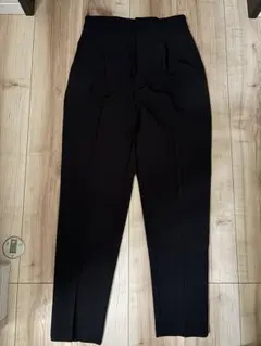 テーパードパンツ