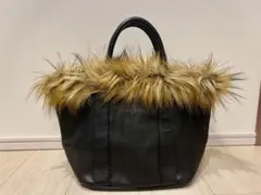 ファー付き黒トートバッグ