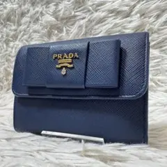 超美品✨️PRADA 2つ折り 財布 青 リボン 革 金具のサムネイル